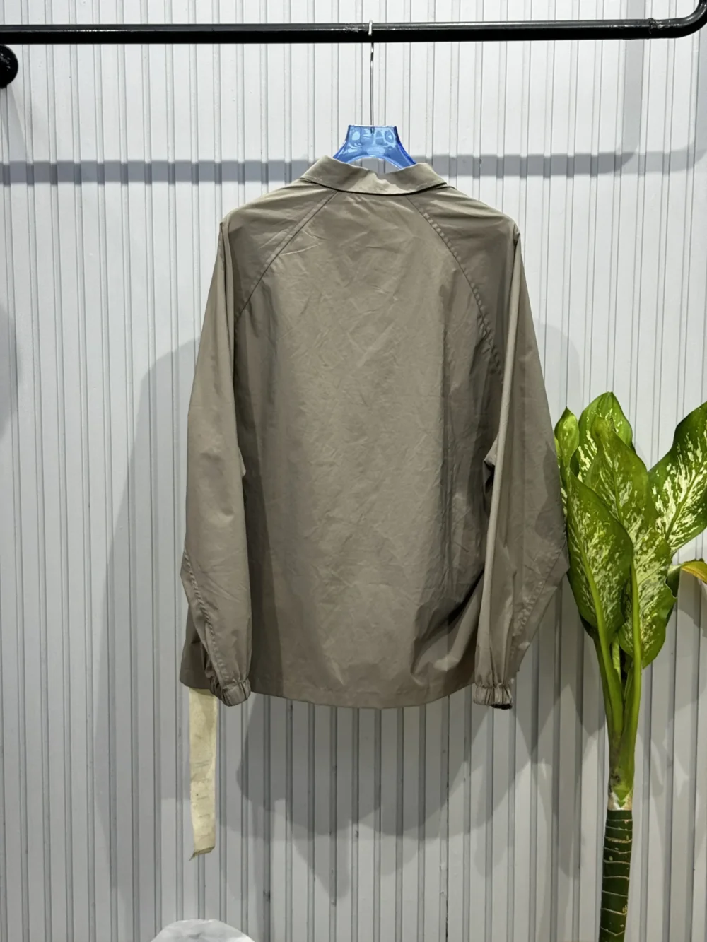 X Contrast Panel Design Shirt - Image 7